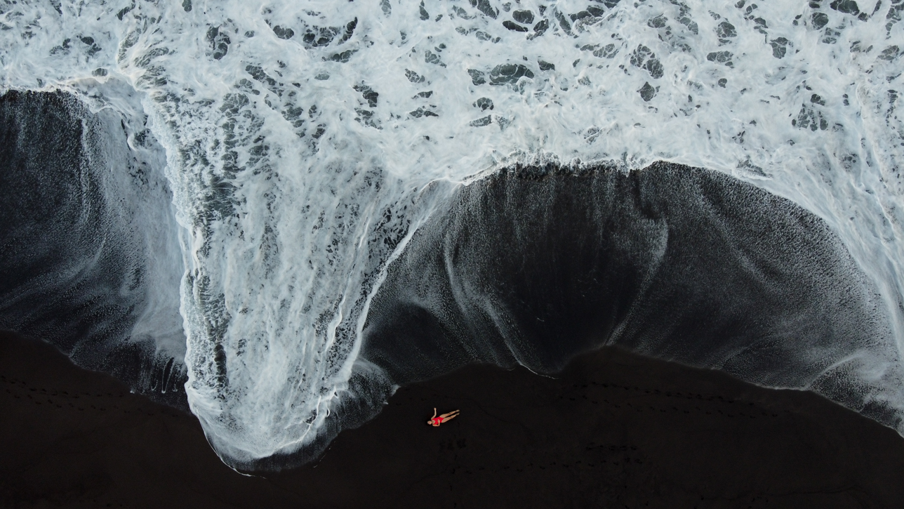 Plage de sable noir sur l'île de Tenerife